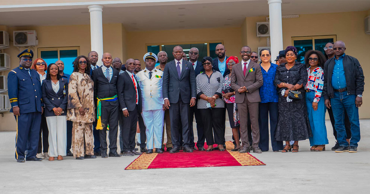 Le Président Brice Clotaire OLIGUI NGUEMA inaugure le complexe administratif Pierre MAMBOUNDOU